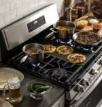 GE 30-Inch Freestanding Gas Range with 4.8 cu. ft. Oven Capacity and Sealed Cooktop Burners - Image 7
